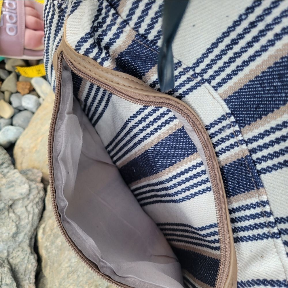 Canvas Backpack - Picture 13 of 14